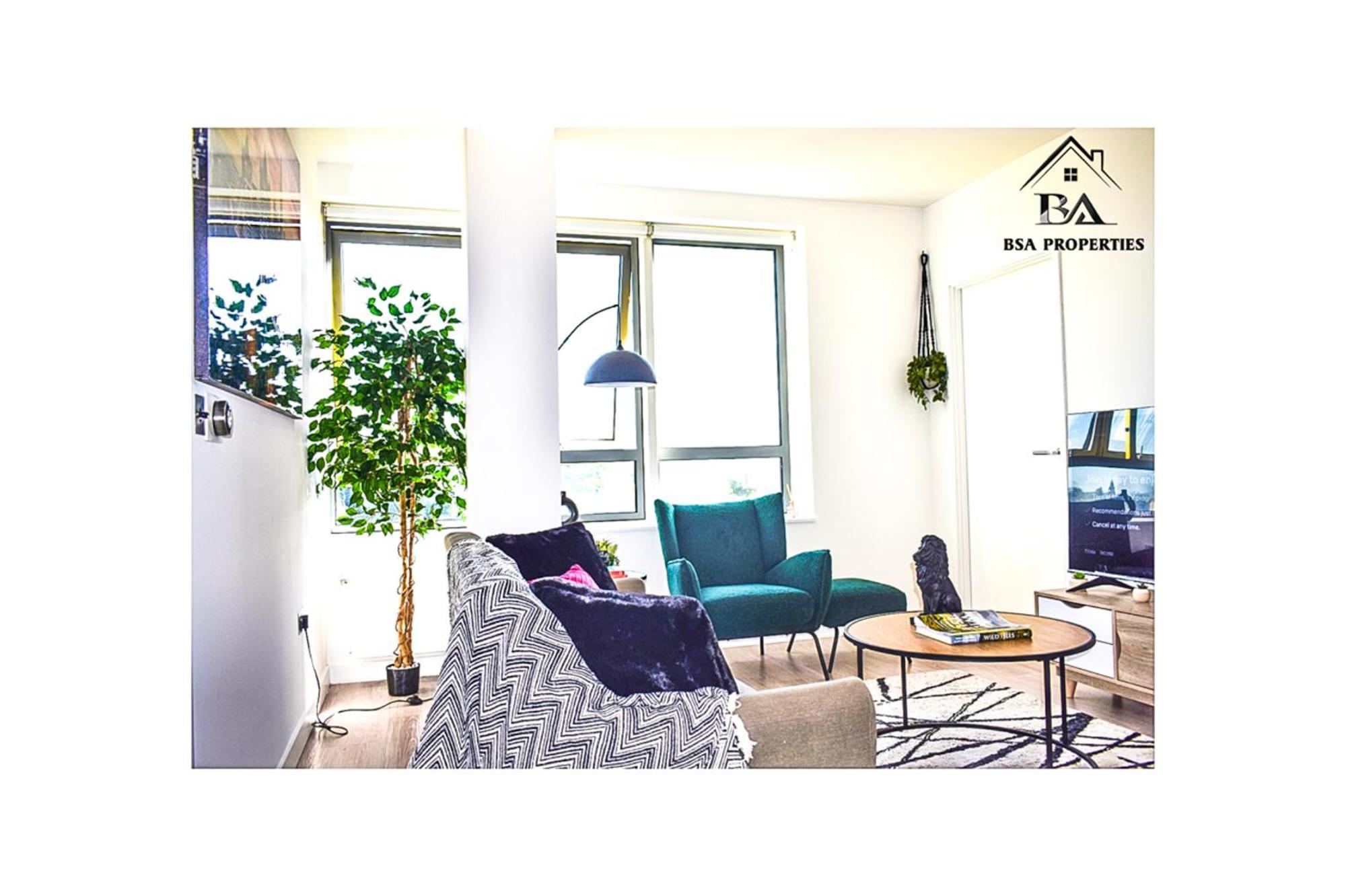בראקנל City Centre Apartment Close To Ascot & Legoland Sleep Upto 4 Guests - Parking On Request! מראה חיצוני תמונה