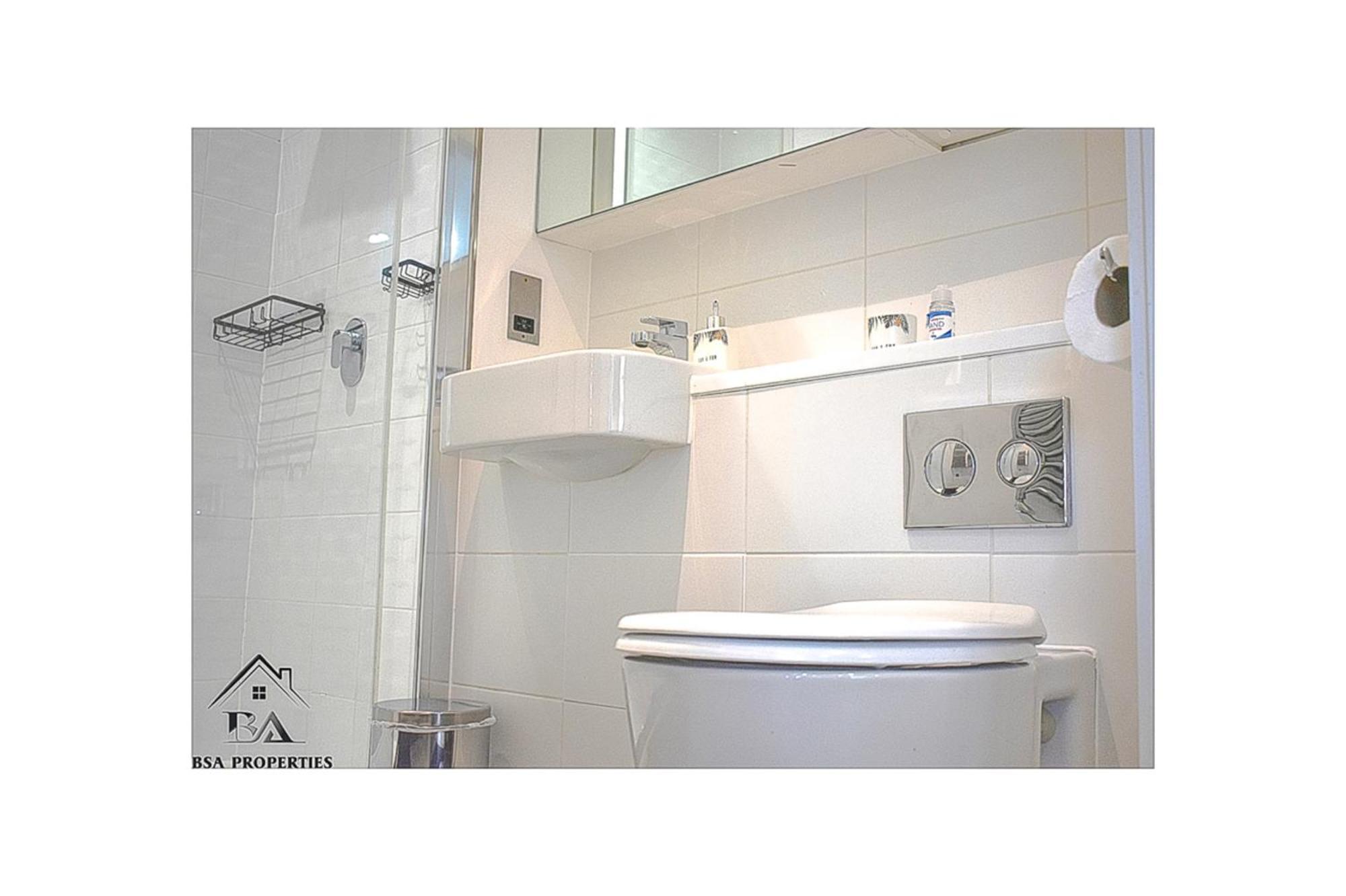 בראקנל City Centre Apartment Close To Ascot & Legoland Sleep Upto 4 Guests - Parking On Request! מראה חיצוני תמונה