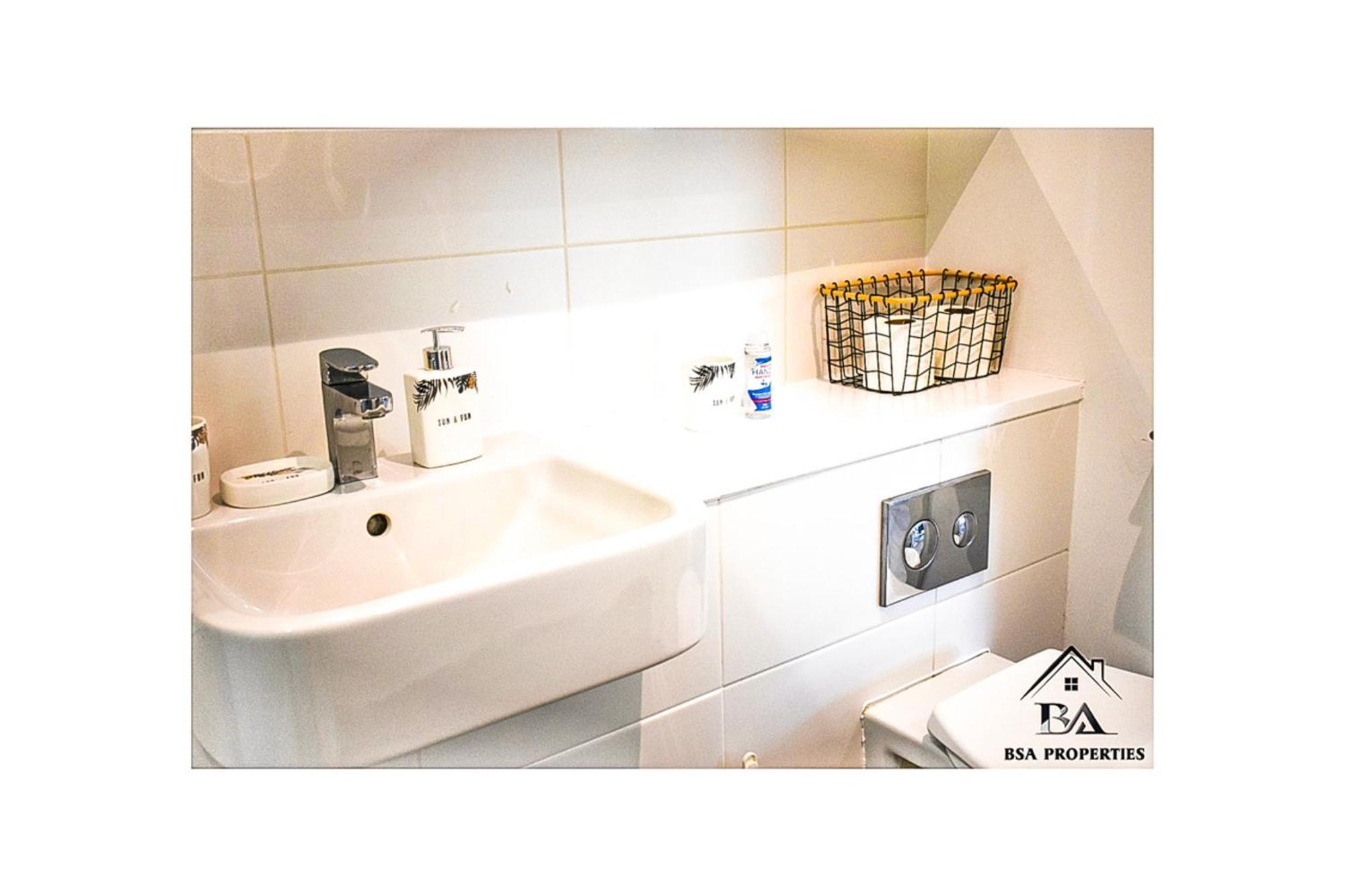 בראקנל City Centre Apartment Close To Ascot & Legoland Sleep Upto 4 Guests - Parking On Request! מראה חיצוני תמונה