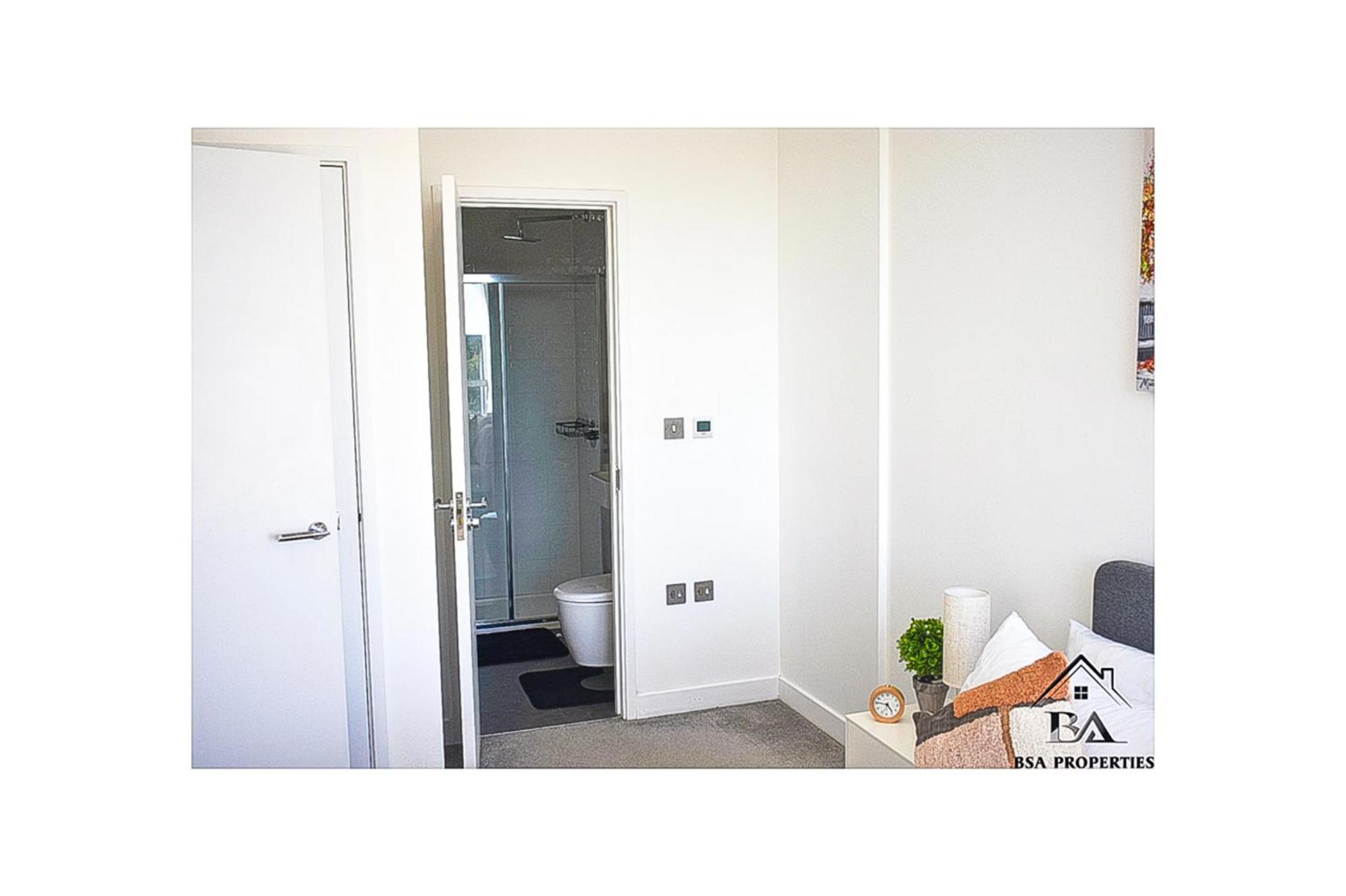 בראקנל City Centre Apartment Close To Ascot & Legoland Sleep Upto 4 Guests - Parking On Request! מראה חיצוני תמונה