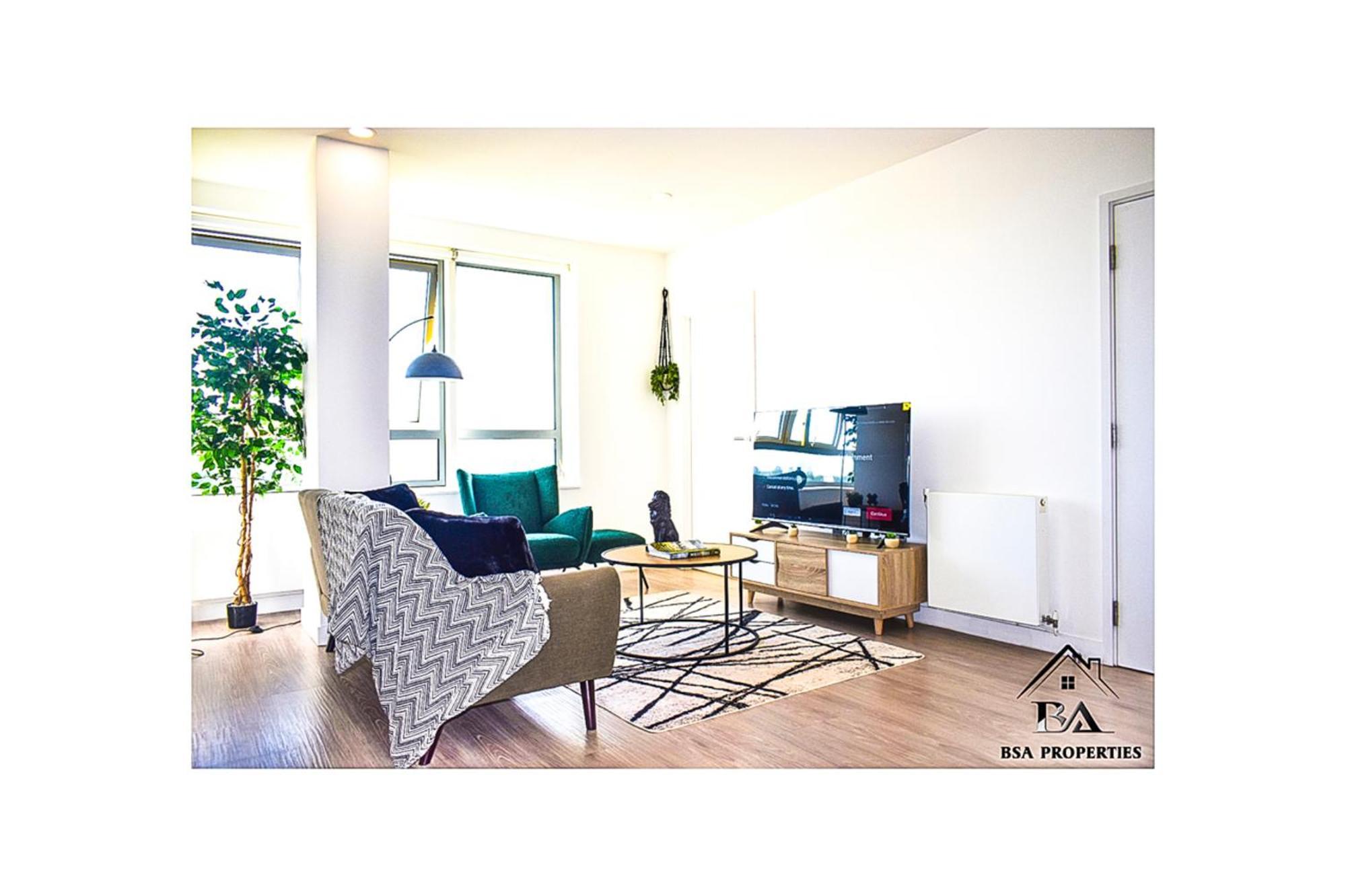 בראקנל City Centre Apartment Close To Ascot & Legoland Sleep Upto 4 Guests - Parking On Request! מראה חיצוני תמונה