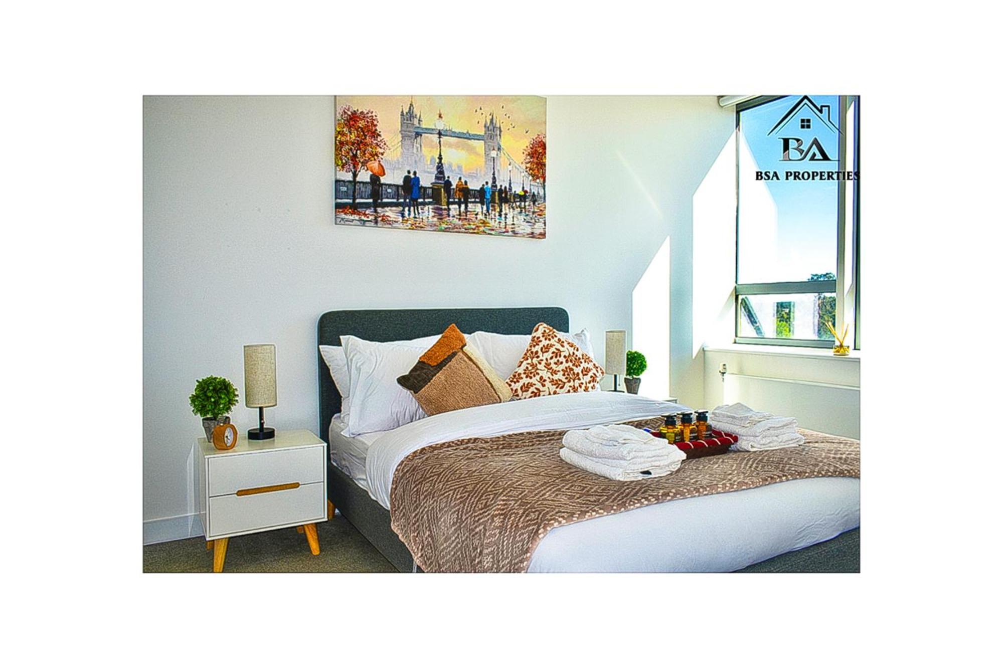 בראקנל City Centre Apartment Close To Ascot & Legoland Sleep Upto 4 Guests - Parking On Request! מראה חיצוני תמונה