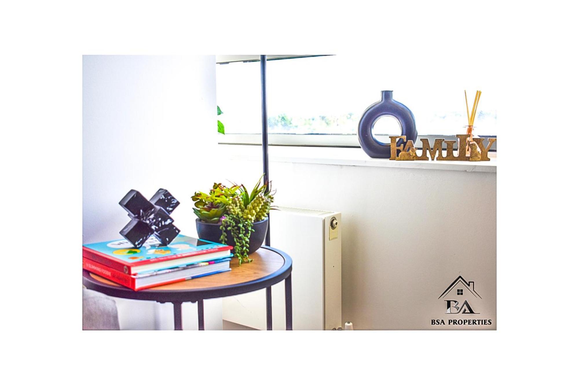 בראקנל City Centre Apartment Close To Ascot & Legoland Sleep Upto 4 Guests - Parking On Request! מראה חיצוני תמונה