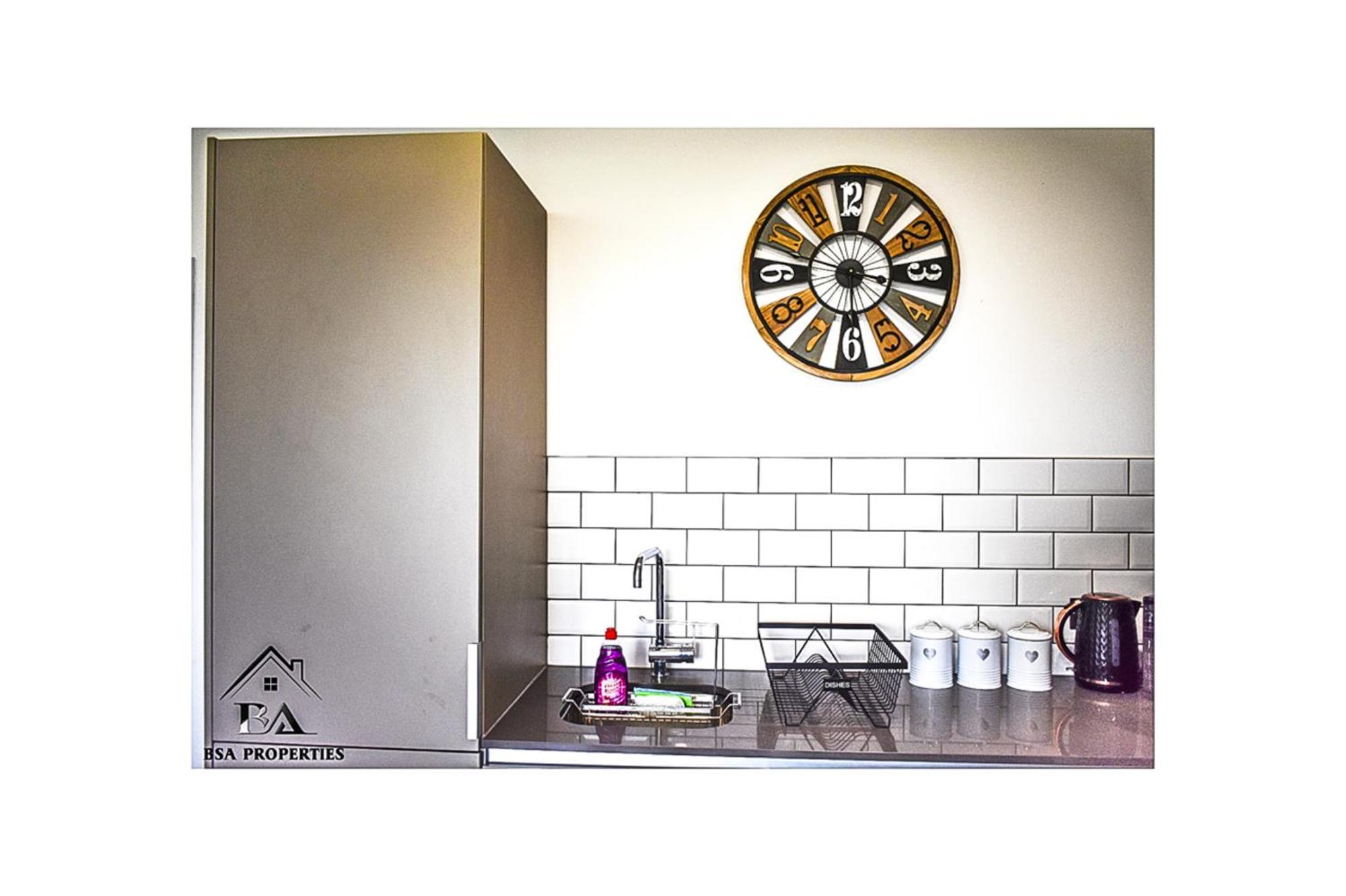 בראקנל City Centre Apartment Close To Ascot & Legoland Sleep Upto 4 Guests - Parking On Request! מראה חיצוני תמונה