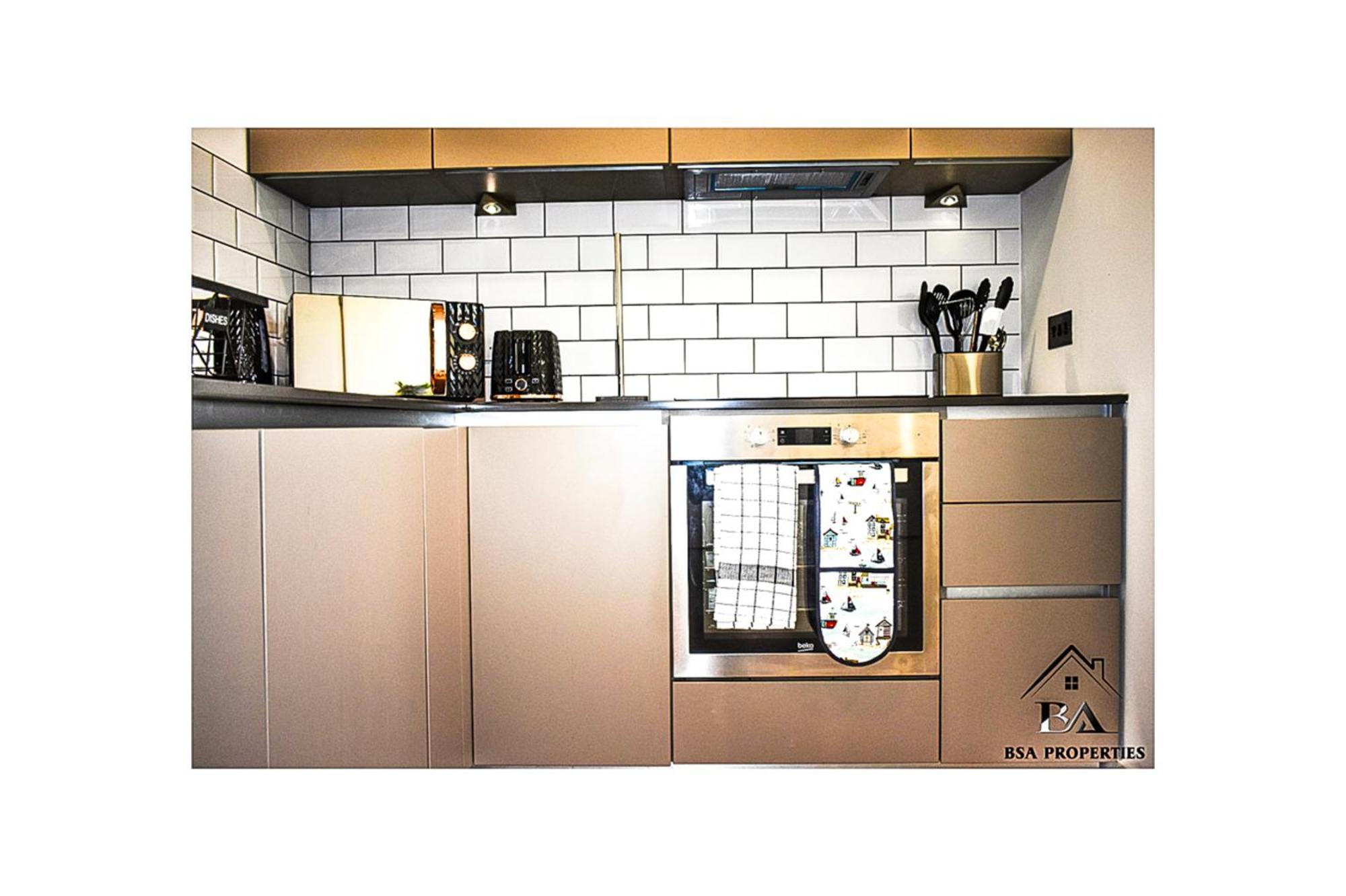 בראקנל City Centre Apartment Close To Ascot & Legoland Sleep Upto 4 Guests - Parking On Request! מראה חיצוני תמונה