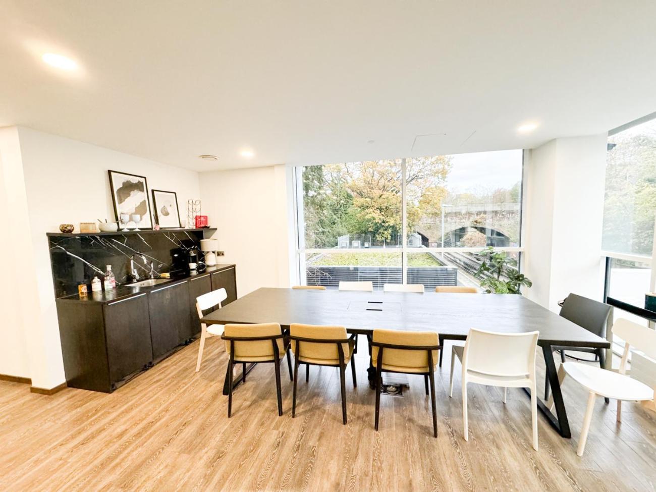 בראקנל City Centre Apartment Close To Ascot & Legoland Sleep Upto 4 Guests - Parking On Request! מראה חיצוני תמונה
