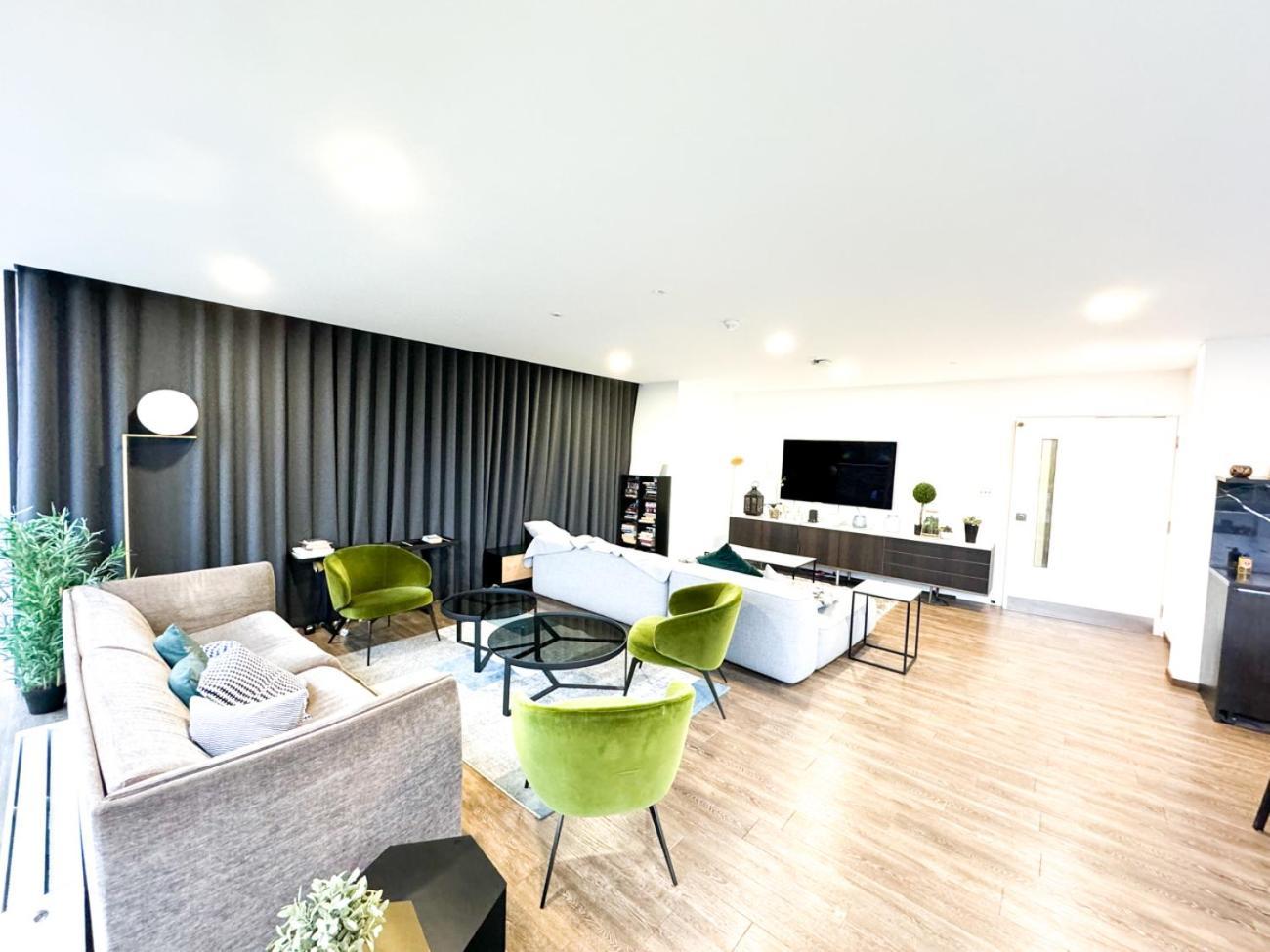 בראקנל City Centre Apartment Close To Ascot & Legoland Sleep Upto 4 Guests - Parking On Request! מראה חיצוני תמונה