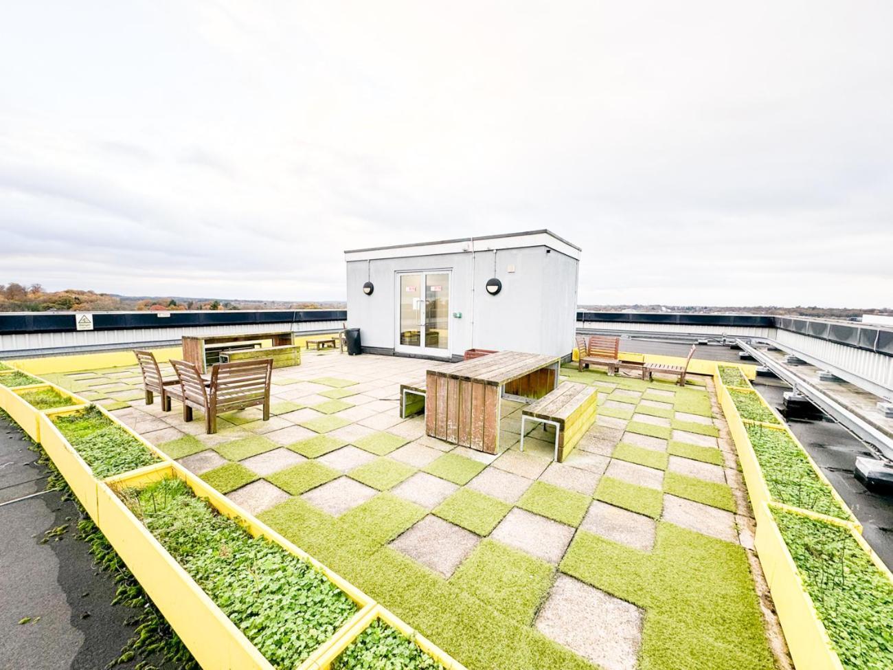 בראקנל City Centre Apartment Close To Ascot & Legoland Sleep Upto 4 Guests - Parking On Request! מראה חיצוני תמונה